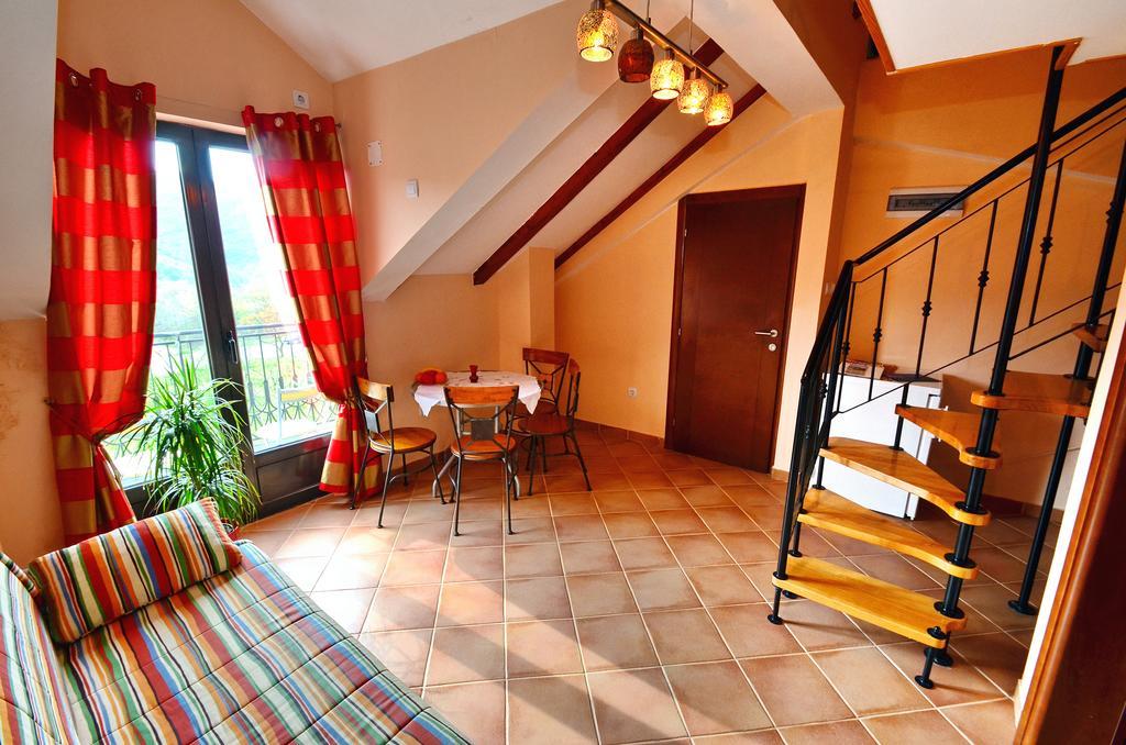 Apartments Ivetic コトル 部屋 写真
