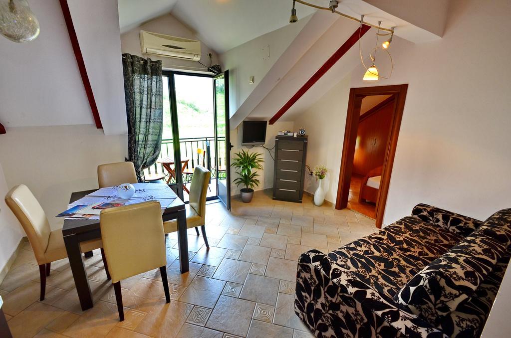 Apartments Ivetic コトル 部屋 写真